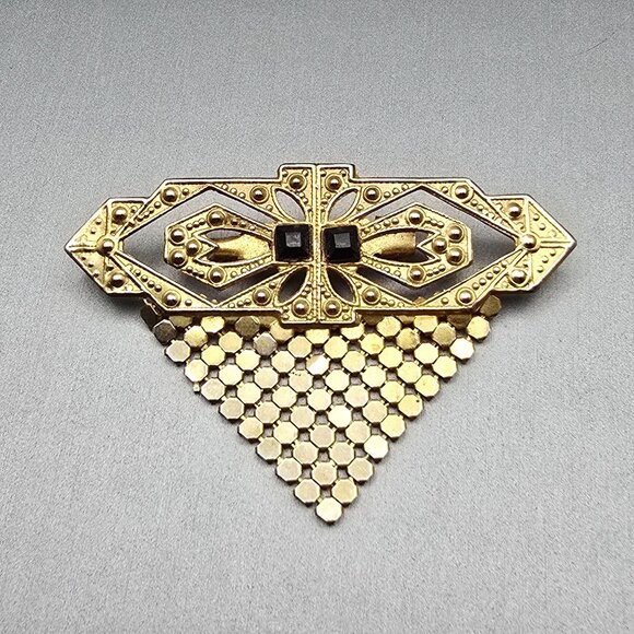 VTG Art Deco Chainmail Bib & Black Glass Brooch 2.5" Antique Brass Pressed Metal - Picture 1 of 6